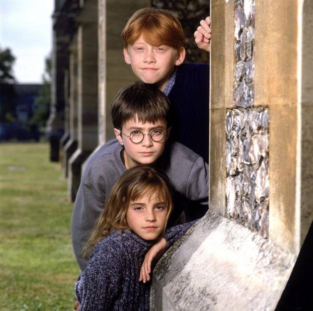 　　《哈利波特与邪术石》剧组，童年时期的丹尼尔，爱玛和鲁伯特。