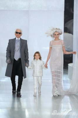 Karl Lagerfeld进军童装界 2016年春季问世