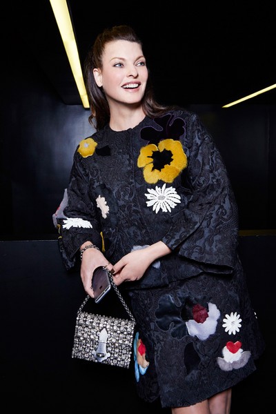 1978年，Linda Evangelista参加了尼亚加拉少女选美大赛，从而走进了Elite Model Management模特经纪人的视野