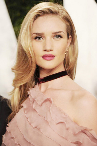 Rosie Huntington-Whiteley原本只想在时尚界做一名幕后工作者。之后在接受采访时她说道：“我原本只想在时尚界工作，做造型师或者化妆师之类的，之后却在工作的过程中成为了一名模特，我也爱上了这个职业