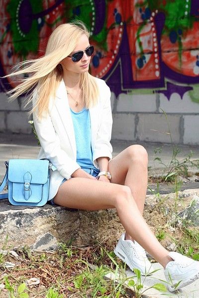 Anna Grochowska Moodo短裤,Sheinside西装,Susette包袋,Nike鞋子,Solano太阳镜。
