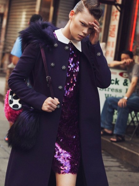 　　超模Kelly Mittendorf为《Elle》墨西哥版2014年11月号拍摄一组街拍时尚大片，在摄影师 Paul Morel 的镜头中，Kelly 行走于纽约的唐人街，演绎秋冬的街头时尚。Kelly 穿着Prada、Valentino 和 Fausto Puglisi 等品牌秋冬服饰系列出镜。