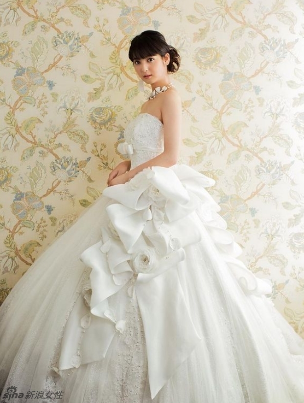 日本最美脸蛋佐佐木希婚纱大片 娇美优雅