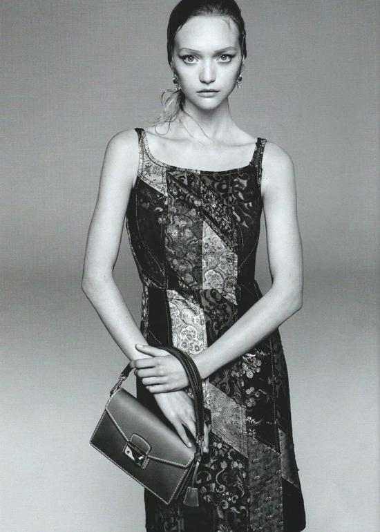 超模精灵Gemma Ward强势回归 登上Prada最新告白