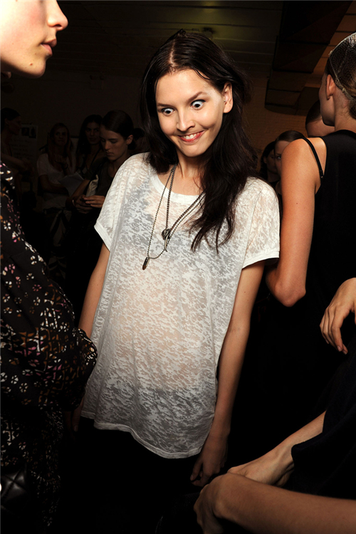 Katlin Aas, Altuzarra 2013春季秀场后台。