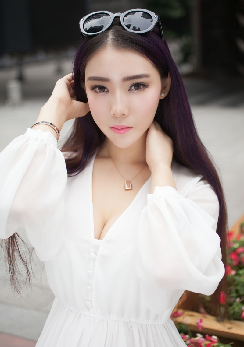嫩模梦娜Vanessa 极致诱惑内衣写真