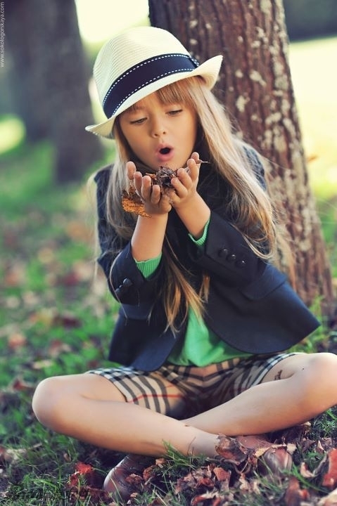 她只是一个只有8岁的小女孩，她最近更被封为“全球最美小女孩”，她名叫 Kristina Pimenova，4岁时已展开模特儿生涯。