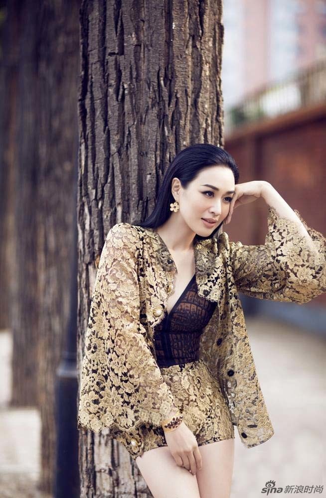 [女星露肉火拼 宁静钟丽缇40+性感逼人]钟丽缇