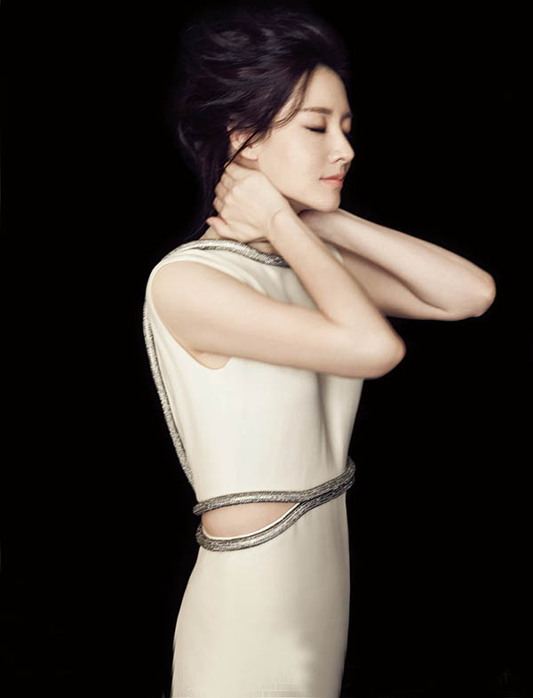 李英爱开年封面写真 氧气美女美到窒息
