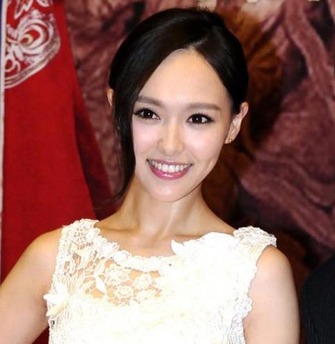 偶像剧《何以笙箫默》热播 盘点唐嫣百变发型