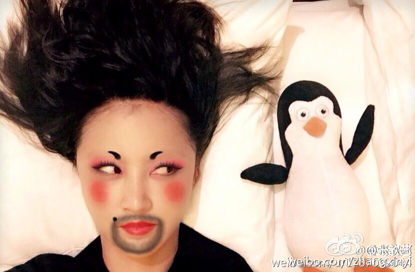 张歆艺“如花妆”被玩坏 这还是我们的二姐么