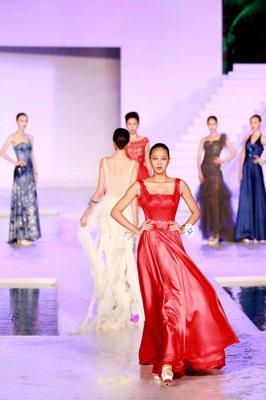 新丝路中国模特大赛 模特与礼服互衬最美赞歌