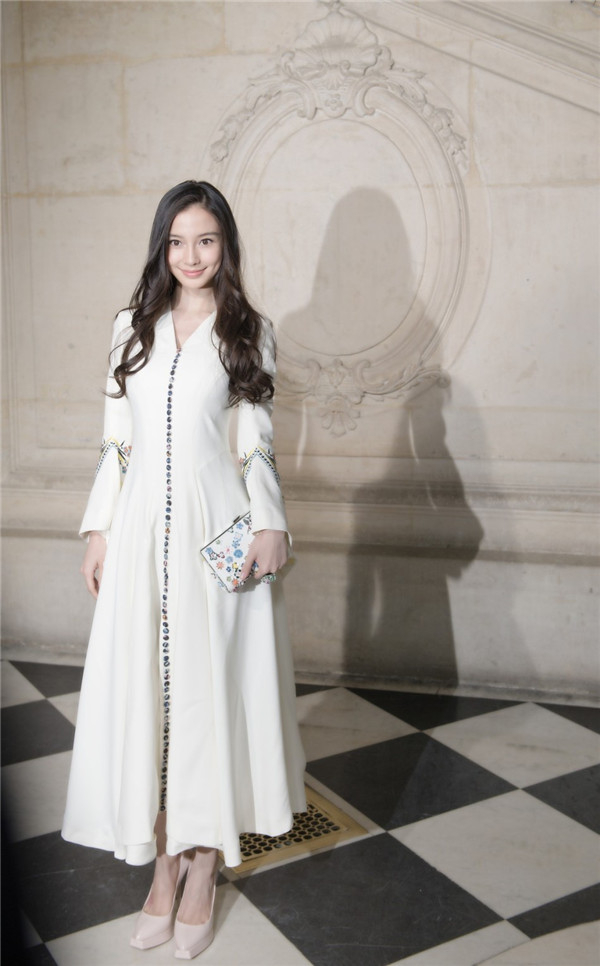 angelababy白衣长裙甜美亮相dior 2015春夏高定秀