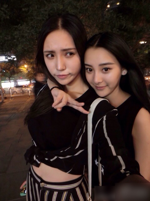 复旦校花刘芷微私照 完美身材明星面庞走红网络