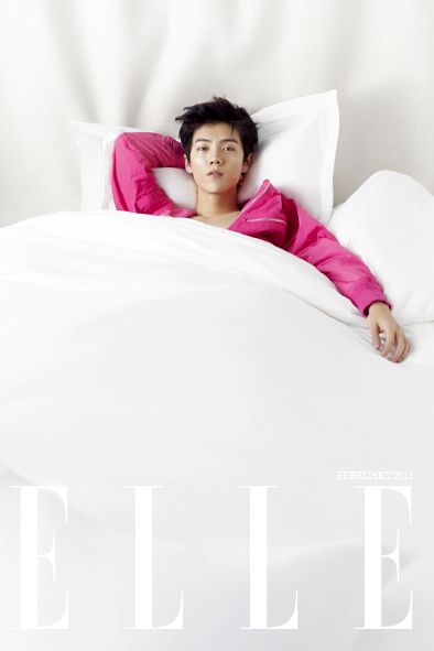 鹿晗登《ELLE》杂志封面 清新暖男展慵懒诱惑魅力
