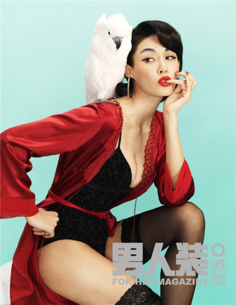龙女郎张蓝心《男人装》性感演绎封面大片