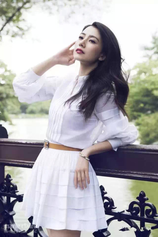 高圆圆身着Michael Kors登《Marie Claire》香港版杂志