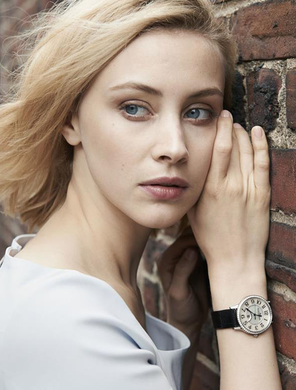 Sarah Gadon代言Rendez-Vous约会系列腕表广告
