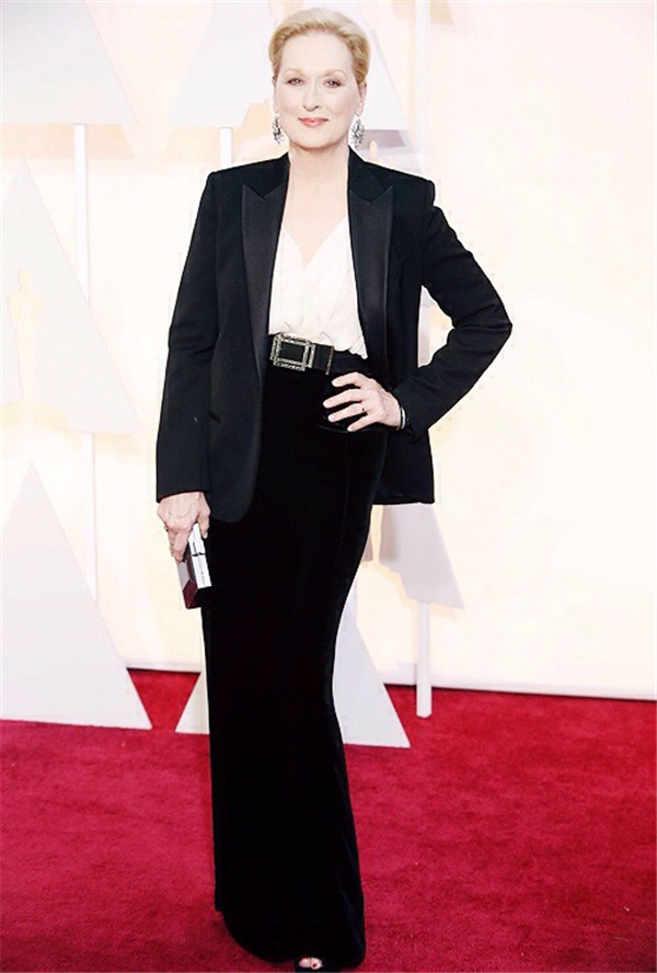 梅丽尔·斯特里普（Meryl Streep）一身西服亮相，帅极了！