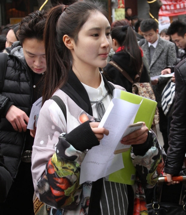 又是一年艺考时 现场素颜美女谁最出挑