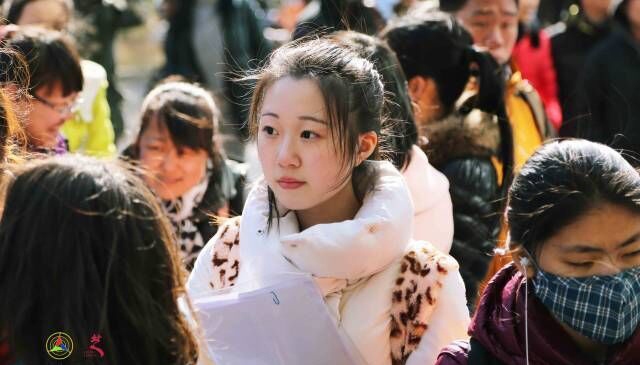 又是一年艺考时 现场素颜美女谁最出挑