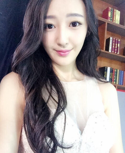 近日，中戏艺考表演系开考，现场美女如云！