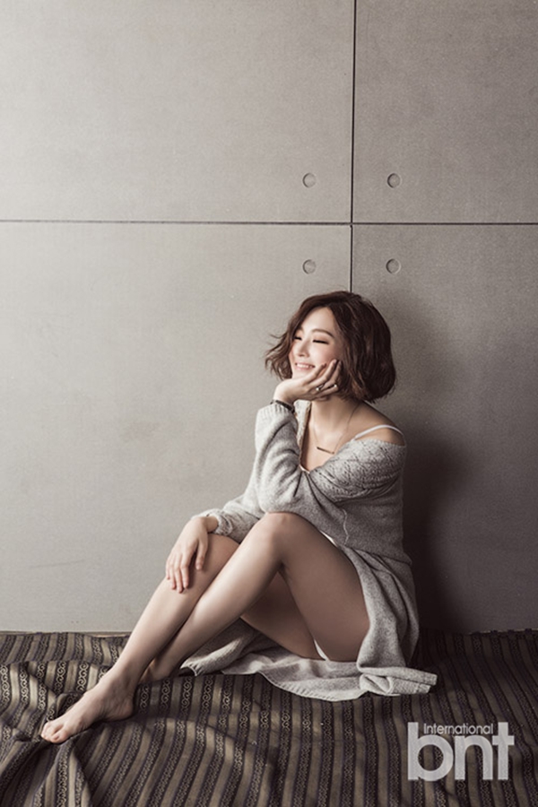 韩国女模池依秀拍写真 牛仔热裤秀性感小蛮腰
