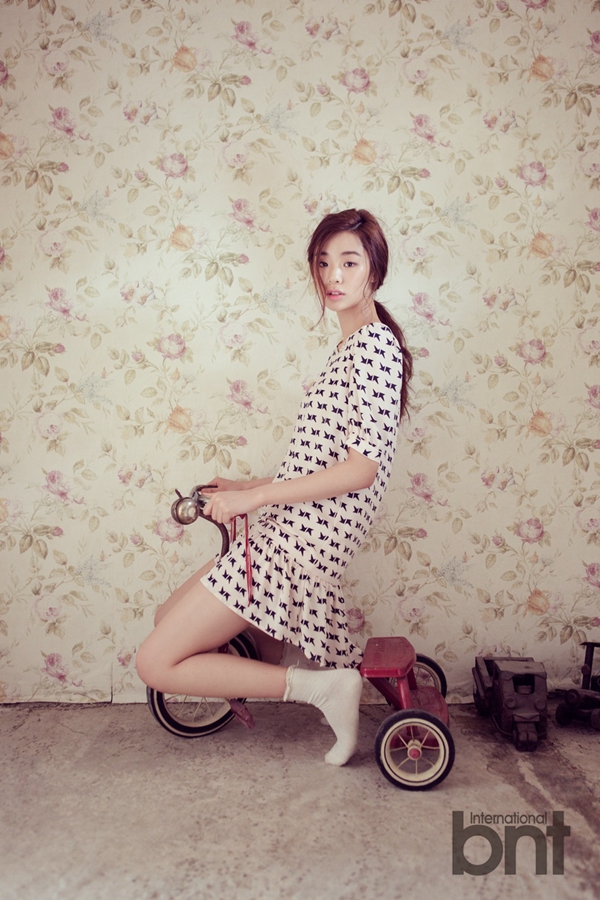 韩国模特Stephanie Lee时尚写真 短裙美腿性感迷人