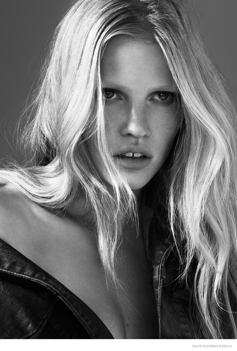 1、荷兰超模劳拉•斯通（Lara Stone）以牙缝为人熟知，登上T台以来为包括CK（Calvin Klein）、范思哲（Versace）、纪梵希（Givenchy）、LV等世界大牌走秀。2013年还被选为知名彩妆品牌巴黎欧莱雅（L’Oreal Paris）的代言人。