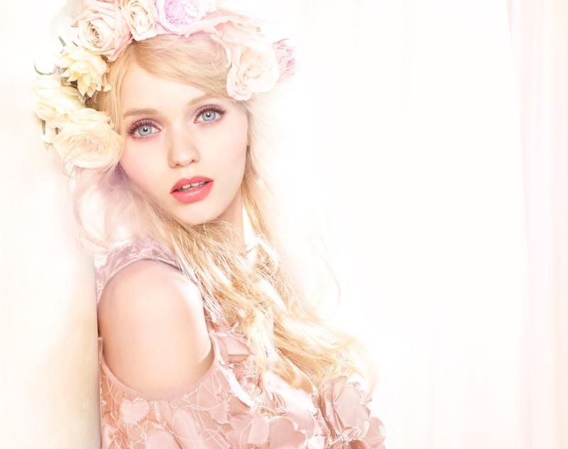 4、澳大力亚超模艾比•丽•科肖（Abbey Lee Kershaw）同样是位高颜值的牙缝超模，身影遍布古驰（Gucci,）、吉尔•斯图尔特（Jill Stuart）、圣劳伦（Saint Laurent）、雨果波士（Hugo Boss）、CK、香奈儿（Chanel）等大牌广告。目前，她又进军演艺圈，在电影《疯狂的麦克斯：狂暴之路》崭露头角。