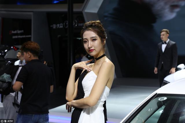 2017第十六届青岛秋季国际车展今日开幕 高颜值模特都在这里了