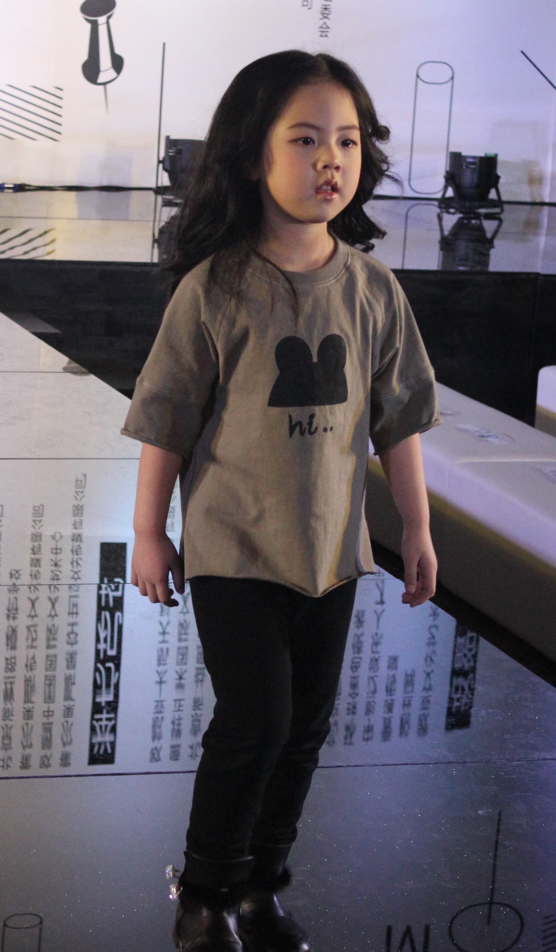 网络综艺秀 造美 节目 少儿童模们 大秀现场