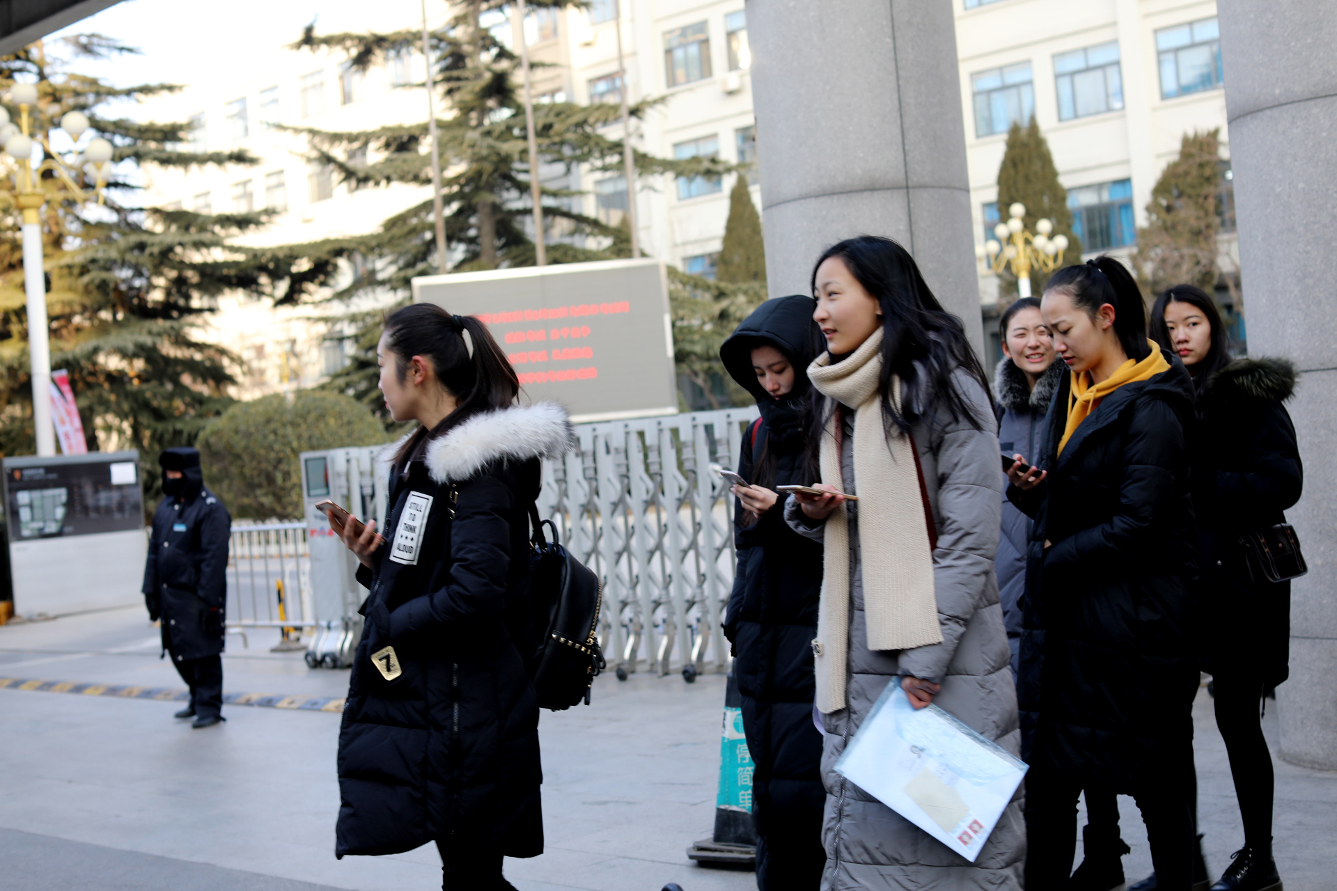 我们的学生模特 参加2018北京服装学院 艺考大军 现场