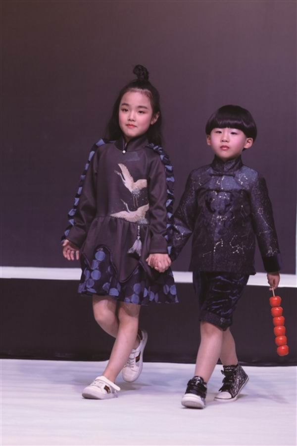 苏州国际少儿时装周童模走秀展现少儿风采