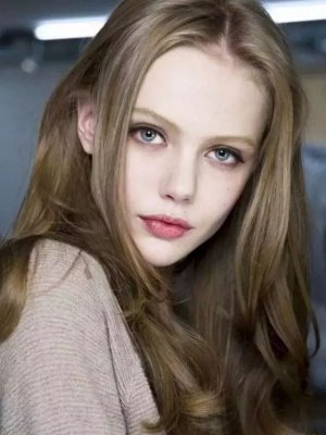 90后超模萝卜达Frida Gustavsson