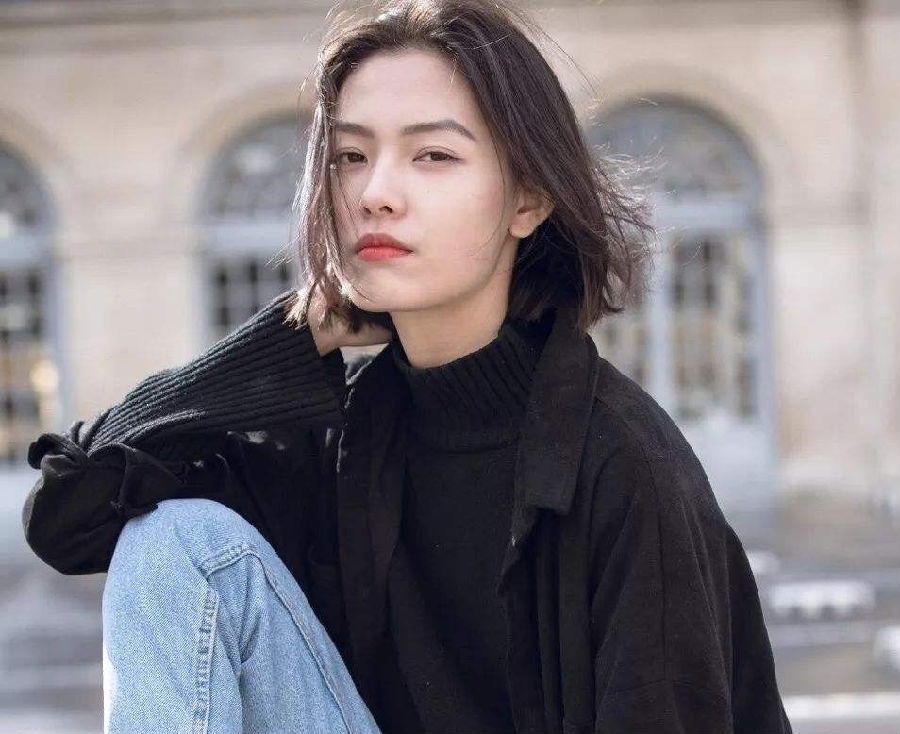 她竟成功挤掉刘雯，成为lv唯一一个开场国模！