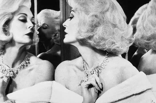 最年长超模贫民出身如今87岁身材似少女!