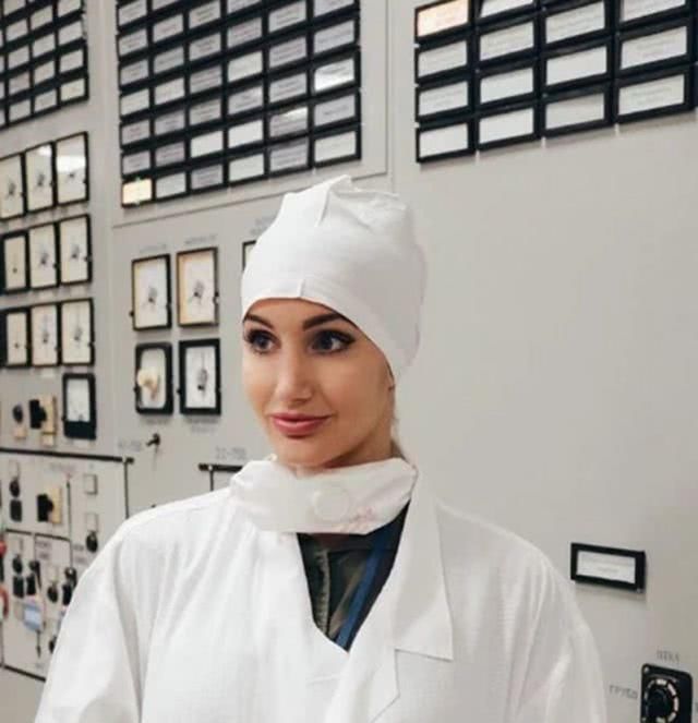 美女模特在切尔诺贝利核电站禁区拍摄一些照片！